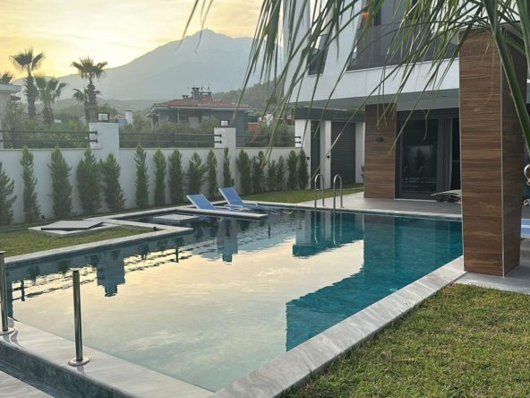 Эксклюзивная вилла 4+1 с бассейном на побережье Средиземного моря 4