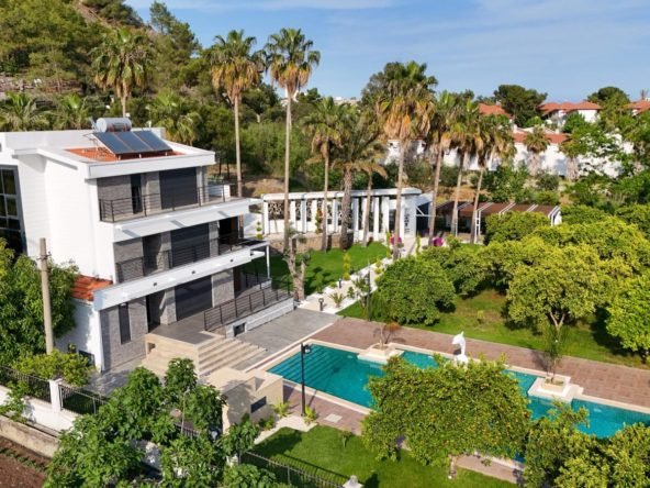 Эксклюзивная триплекс-вилла 500 м² на участке 30 соток всего в 250 м от моря — Кемер / Чамьюва (Анталья) 2